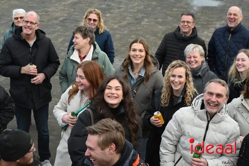 Vriendengroep De Heure bouwt carnavalswagen (01-02-2026)