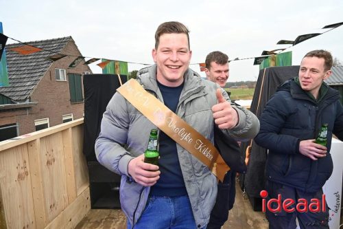 Vriendengroep De Heure bouwt carnavalswagen (01-02-2026)