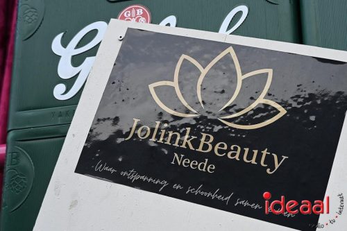 Vriendengroep De Heure bouwt carnavalswagen (01-02-2026)