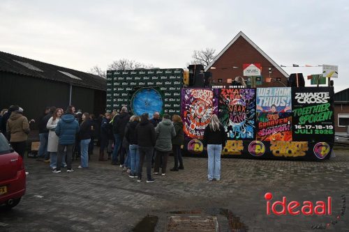 Vriendengroep De Heure bouwt carnavalswagen (01-02-2026)