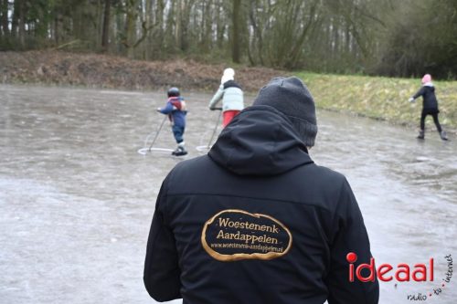 IJsbaan Roowinkel in Laren (27-12-2025)