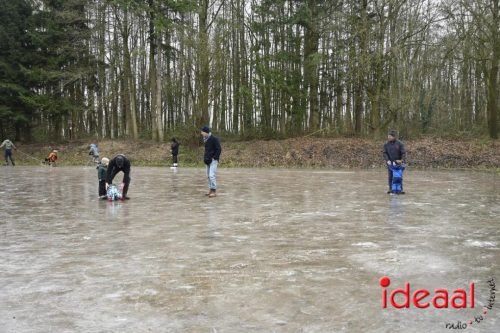 IJsbaan Roowinkel in Laren (27-12-2025)