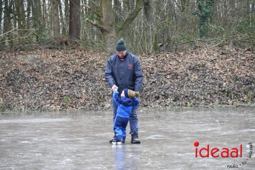 IJsbaan Roowinkel in Laren (27-12-2025)
