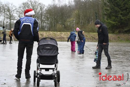 IJsbaan Roowinkel in Laren (27-12-2025)
