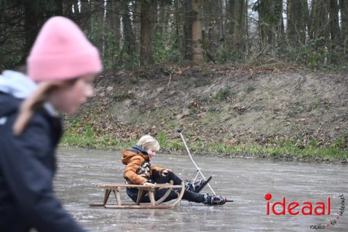 IJsbaan Roowinkel in Laren (27-12-2025)