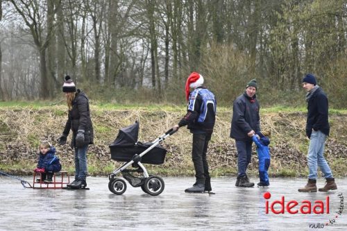 IJsbaan Roowinkel in Laren (27-12-2025)