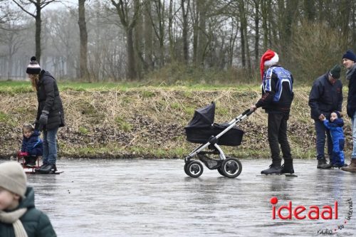 IJsbaan Roowinkel in Laren (27-12-2025)