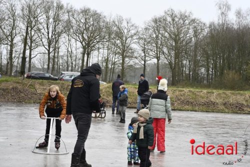 IJsbaan Roowinkel in Laren (27-12-2025)