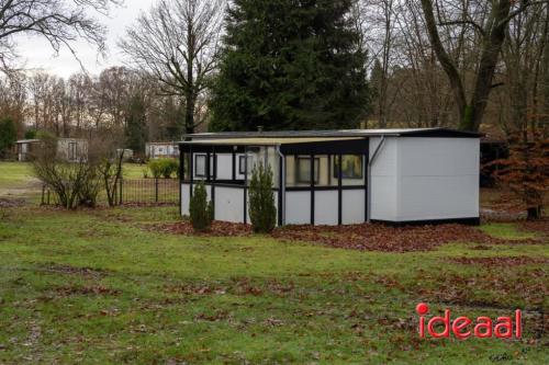 Vertrekkende campinggasten in Warnsveld (09-12-2023)