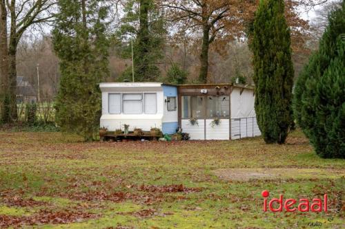 Vertrekkende campinggasten in Warnsveld (09-12-2023)