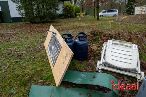 Vertrekkende campinggasten in Warnsveld (09-12-2023)