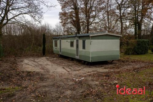 Vertrekkende campinggasten in Warnsveld (09-12-2023)