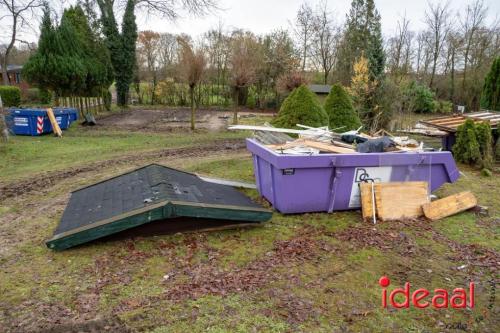 Vertrekkende campinggasten in Warnsveld (09-12-2023)