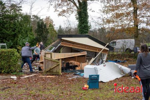 Vertrekkende campinggasten in Warnsveld (09-12-2023)