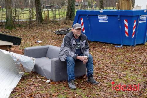 Vertrekkende campinggasten in Warnsveld (09-12-2023)