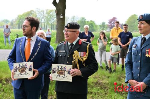 Onthulling plaquette in Laren (07-05-2023)